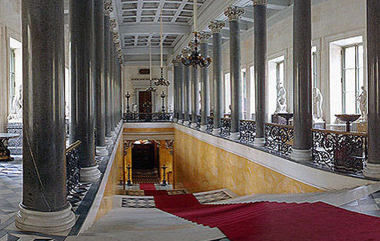 Главная лестница Нового Эрмитажа
